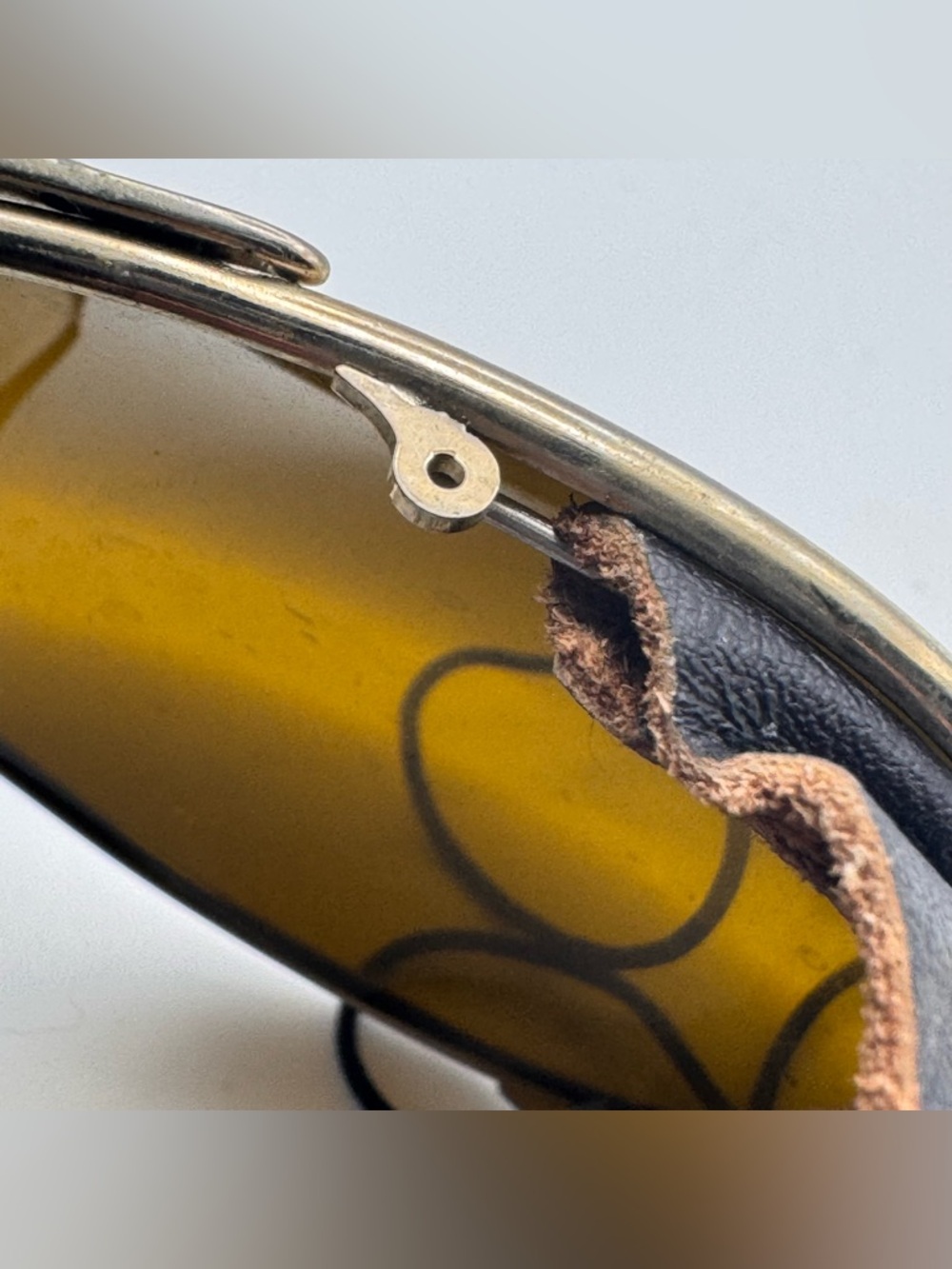 True Aviator 70s Shield Sunglasses - Gold Frame Brown Gradient Lenses Leather - Picture 12 of 15